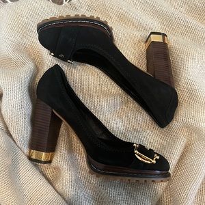 Tory Burch shoes size 8.5 us. Excellent condition. Feel free to send me offers!